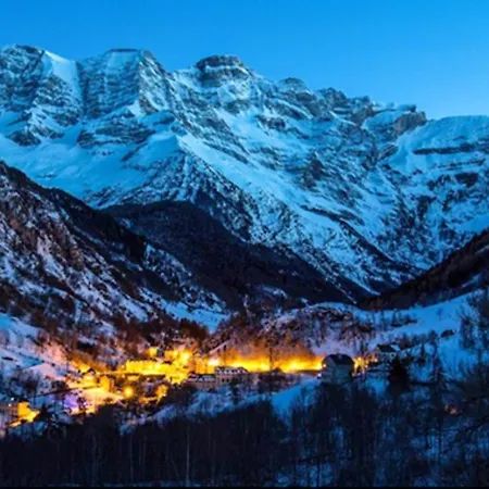 Apartment With One Bedroom In Gedre With Wonderful Mountain View And Wifi 7 Km From The Slopes Appartamento
